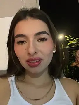 Stripchat Free Porn Cam of Coralinee_01