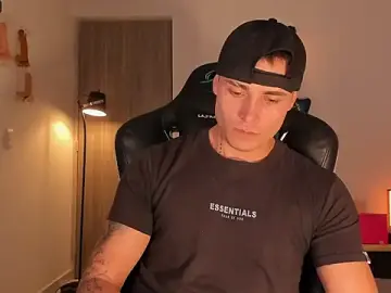 Stripchat Free Porn Cam of connorsmiith