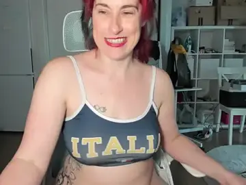 Stripchat Live Porn of emmita69_