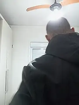 Stripchat Adult Webcam of emrehliug12