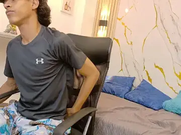 Stripchat Sex Cam of Zayn_Fox32