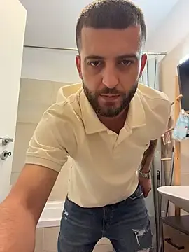 Stripchat Adult Webcam of Pablo_Hornyguy95