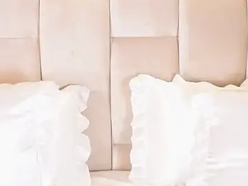 Stripchat Live Sex Cam of KiraKayleigh1