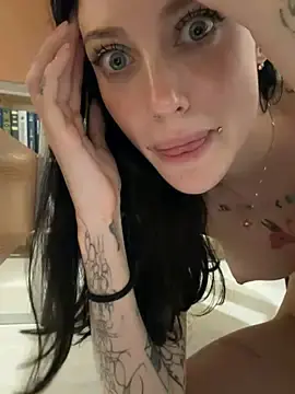Stripchat Live Sex Cam of Melissa_crazy
