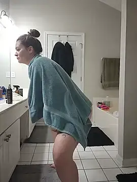 Stripchat Sex Cam of HollyTattoo