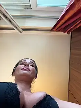 Stripchat Sex Cam of Hotmomcheckk_