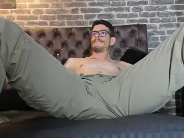 Stripchat Free Live Porn of damian_bull