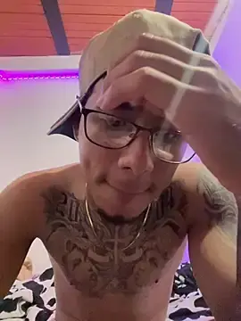 Stripchat Free Porn Cam of zack_boy1