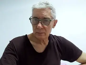 Stripchat Sex Cam of BIGUNCUTHARDCOCK