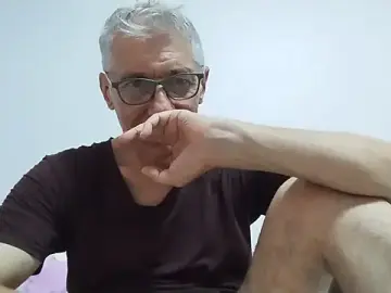 Stripchat Live Sex Cam of BIGUNCUTHARDCOCK
