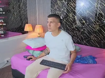 Stripchat Nude Webcam of Dereck_Smithh