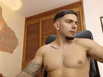 Stripchat Live Sex Cam of Josh_miller01