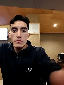 Stripchat Free Porn Cam of TommyMomentum
