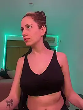 Stripchat Adult Webcam of LolaSB