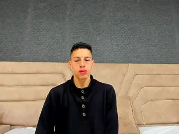 Stripchat Best live sex cam show of thiago19s