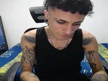 Stripchat Free Porn Cam of present_the_magic