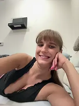 Stripchat Live Sex Cam of jennifer11772