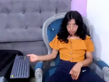 Stripchat Live Sex Cam of karolinee_66_