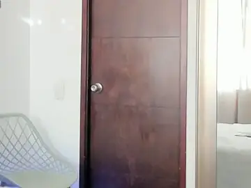 Stripchat Free Porn Cam of V_monse