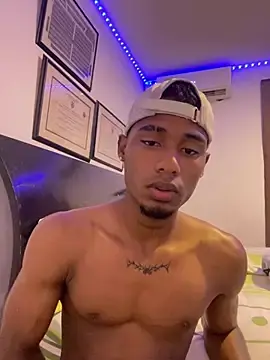 Stripchat Live Sex Cam of Ydiaz09