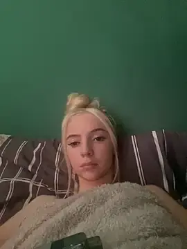 Stripchat Live Sex Cam of Glowing_Manny_Riah