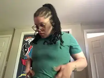 Stripchat Live Sex of QueenNuttCollector