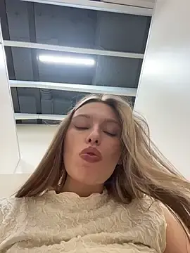 Stripchat Nude Webcam of LeiaMood