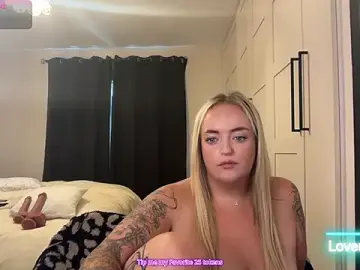 Stripchat Best live sex cam show of CurvyWetWife