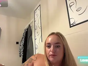 Stripchat Free Porn Cam of CurvyWetWife