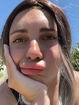 Stripchat Live Sex Cam of SandraCarter