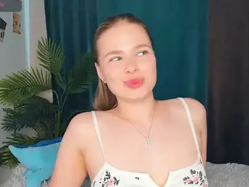 Stripchat Live Sex Cam of Icehoneybyte
