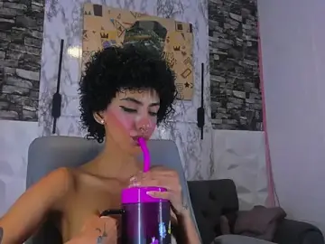 Stripchat Live Sex Cam of Queen_Cuarxxo