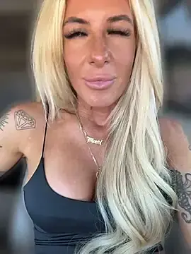 Stripchat Adult Webcam of blondiluvsanal