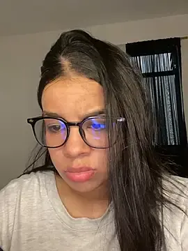 Stripchat Free Porn Cam of trianawhite