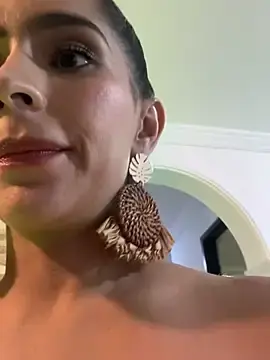 Stripchat Sex Cam of Mau_White