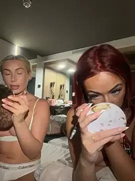 Stripchat Free Porn Cam of Saelyxiaaaxo