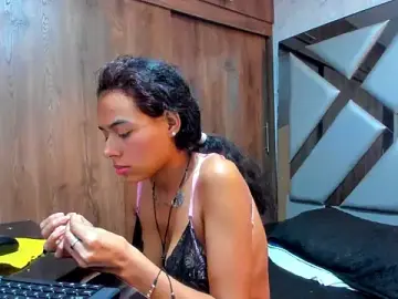 Stripchat Adult Webcam of miarivers_1