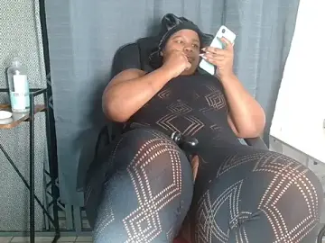 Stripchat Sex Cam of Cuddle_Bear