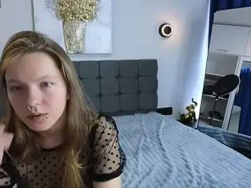 Stripchat Free Porn Cam of LauraLowe