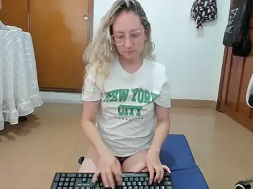 Stripchat Live Sex Cam of Adele_johnsonn1