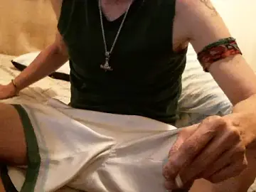 Stripchat Live Sex Cam of bravo23toro
