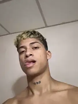 Stripchat Free Porn Cam of THE_KING_KEY1