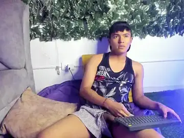 Stripchat Live Sex Cam of IsakGrant