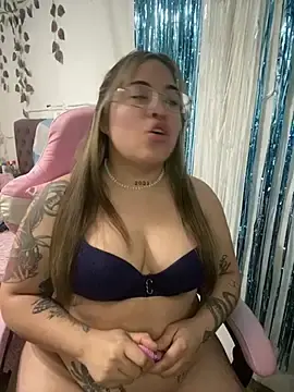 Stripchat Free Porn Cam of Lindalatina2001