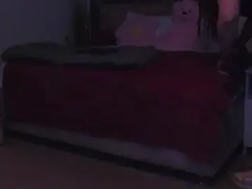 Stripchat Live Sex Cam of ZuriSaint