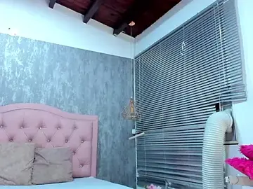 Stripchat Watch Live Sex Cams of naomidibello