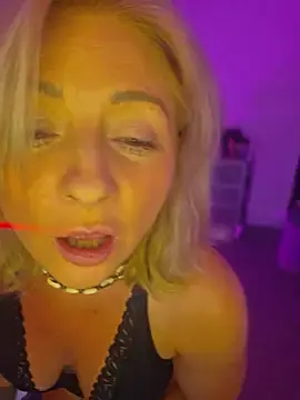 Stripchat Sex Cam of PocketPIxiUK