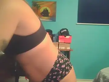 Stripchat Free Porn Cam of QTwittaBooT