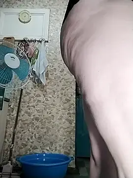 Stripchat Free Porn Cam of Holly-69
