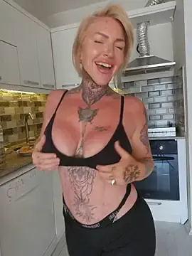 Stripchat Sex Cam of TravelMommyBlair